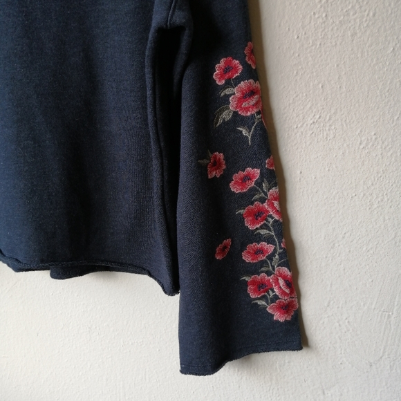American Eagle Floral Sleeve Top - Picture 3 of 4